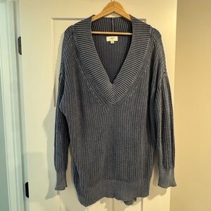 American Eagle long 100% cotton blue v-neck sweater Women’s size small